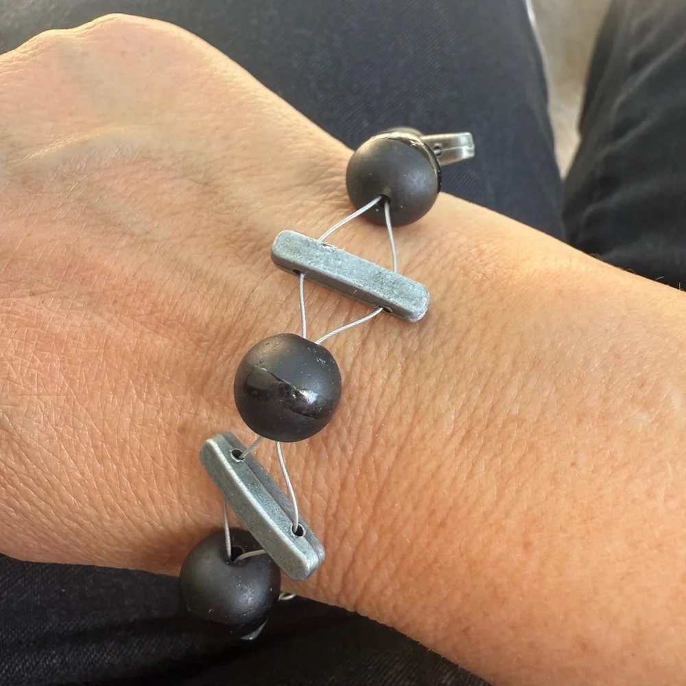 Hand Crafted Floating Beads Black & Gray/Silver Beaded Men's Bracelet